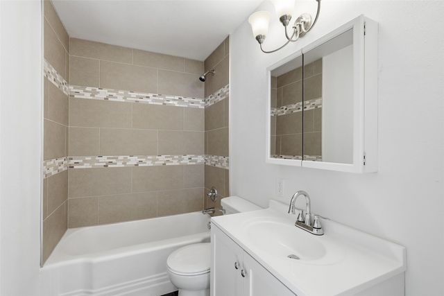 3740 F Avenue NE, Cedar Rapids, IA 52402