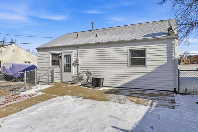 3740 F Avenue NE, Cedar Rapids, IA 52402