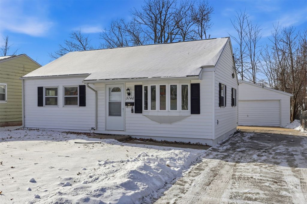 3740 F Avenue NE, Cedar Rapids, IA 52402