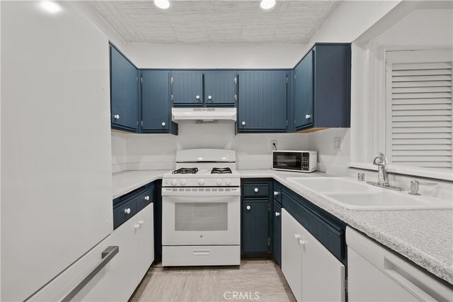 23609 Del Monte Drive 295, Valencia, CA 91355