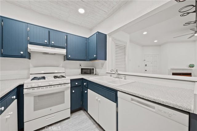 23609 Del Monte Drive 295, Valencia, CA 91355