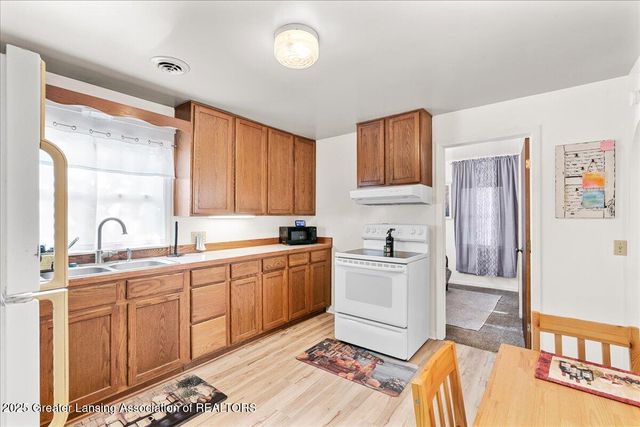 3705 Burchfield Drive, Lansing, MI 48910