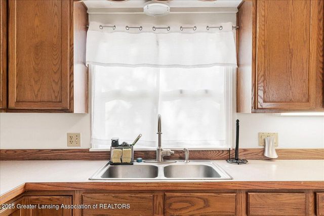 3705 Burchfield Drive, Lansing, MI 48910