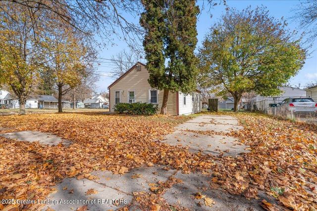 3705 Burchfield Drive, Lansing, MI 48910