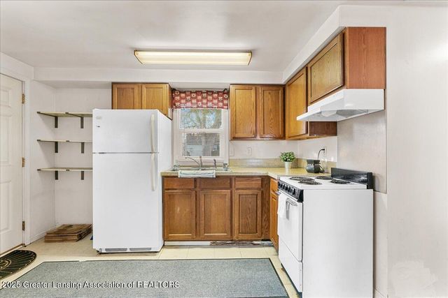 3705 Burchfield Drive, Lansing, MI 48910