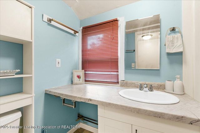 3705 Burchfield Drive, Lansing, MI 48910