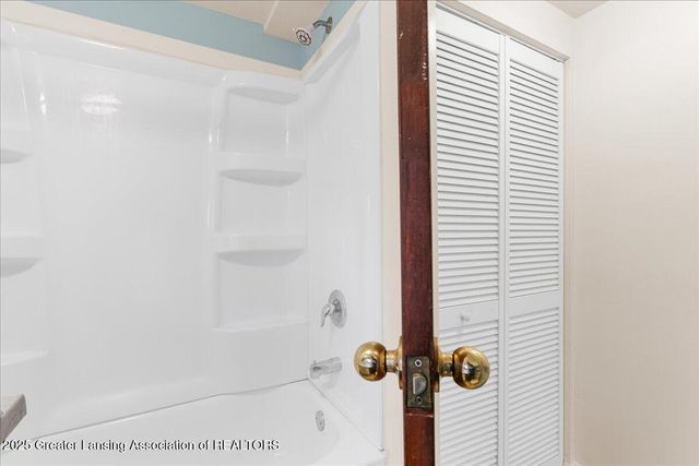 3705 Burchfield Drive, Lansing, MI 48910