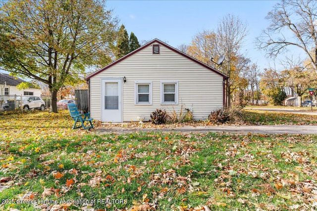 3705 Burchfield Drive, Lansing, MI 48910