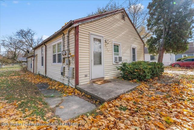 3705 Burchfield Drive, Lansing, MI 48910