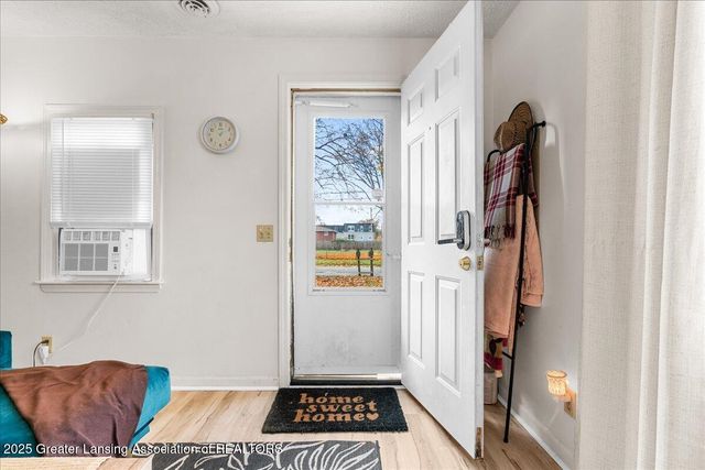 3705 Burchfield Drive, Lansing, MI 48910