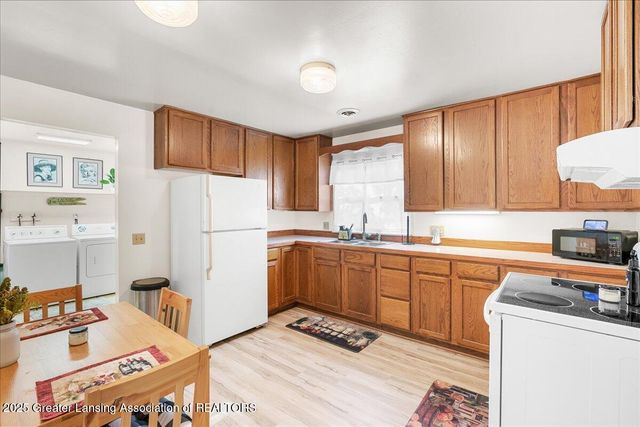 3705 Burchfield Drive, Lansing, MI 48910