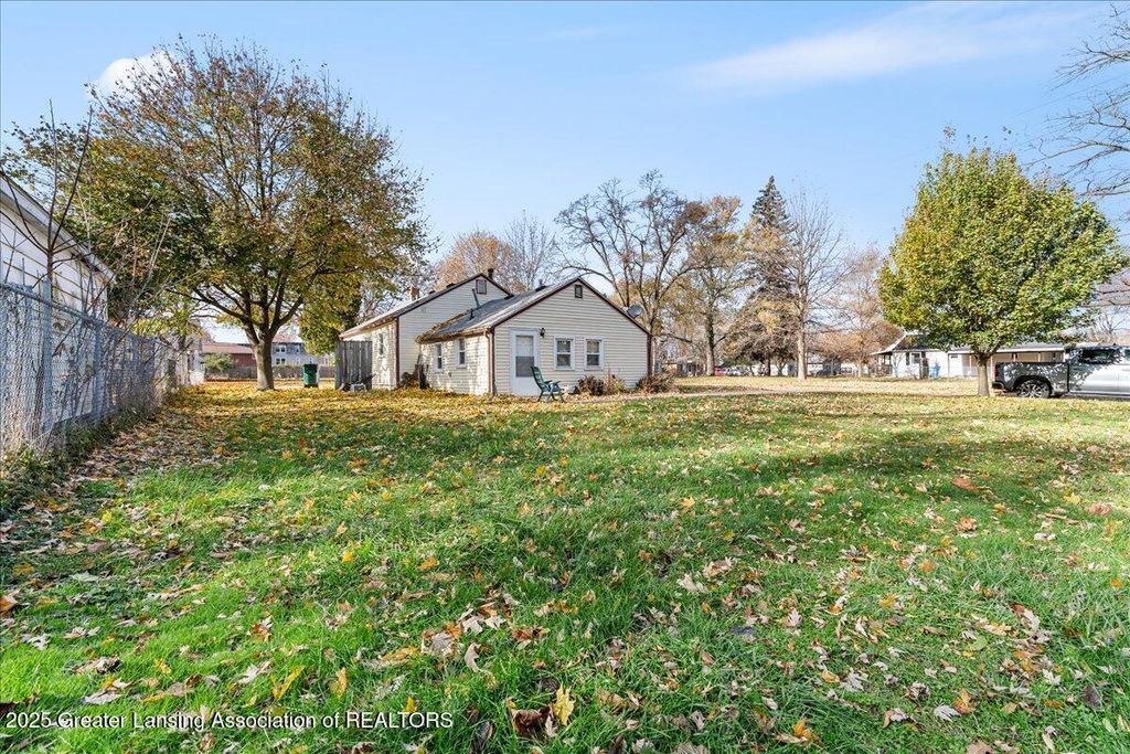 3705 Burchfield Drive, Lansing, MI 48910