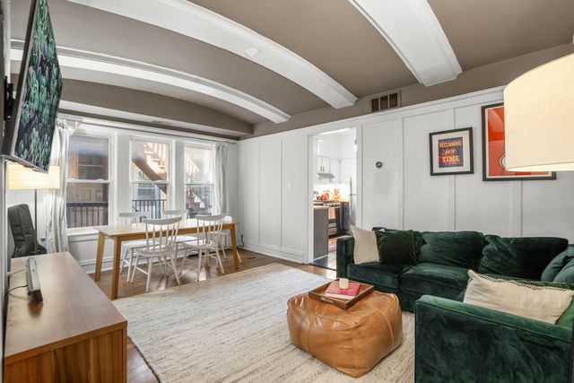 846 W GUNNISON Street 2W, Chicago, IL 60640