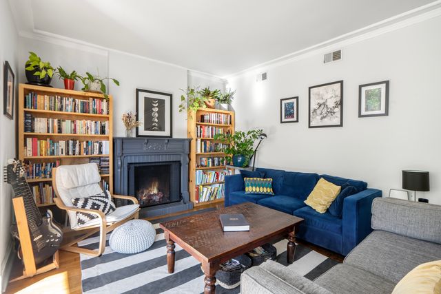 846 W GUNNISON Street 2W, Chicago, IL 60640