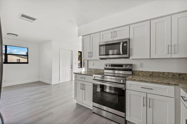 230 SW 13th Avenue, Delray Beach, FL 33444