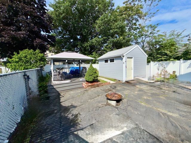150 Jackson St, Lynn, MA 01902