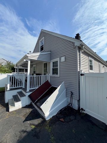 150 Jackson St, Lynn, MA 01902