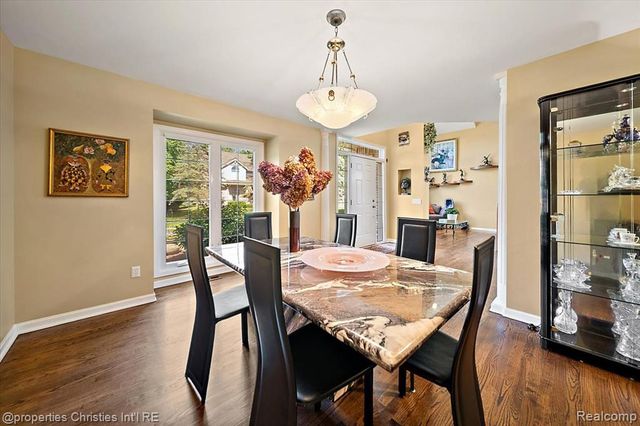 2685 Elizabeth Lane, West Bloomfield, MI 48324