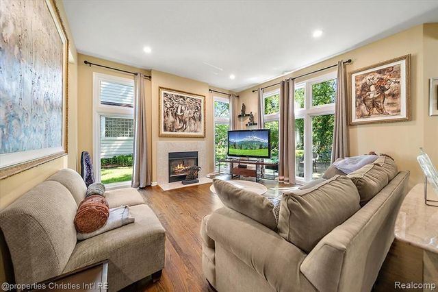 2685 Elizabeth Lane, West Bloomfield, MI 48324
