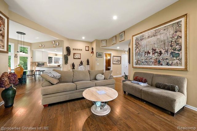 2685 Elizabeth Lane, West Bloomfield, MI 48324