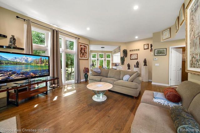 2685 Elizabeth Lane, West Bloomfield, MI 48324