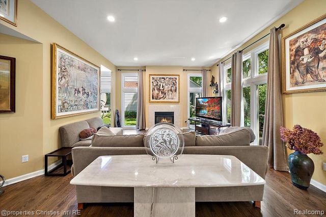 2685 Elizabeth Lane, West Bloomfield, MI 48324