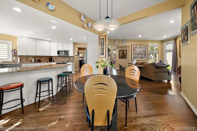 2685 Elizabeth Lane, West Bloomfield, MI 48324