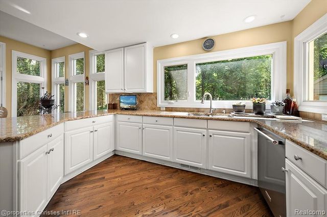 2685 Elizabeth Lane, West Bloomfield, MI 48324