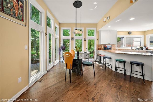 2685 Elizabeth Lane, West Bloomfield, MI 48324