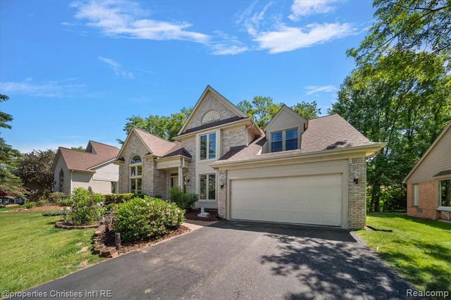 2685 Elizabeth Lane, West Bloomfield, MI 48324