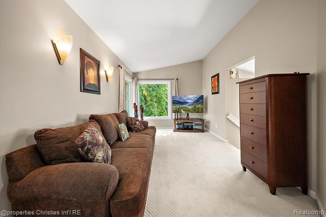 2685 Elizabeth Lane, West Bloomfield, MI 48324