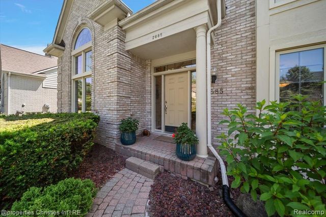 2685 Elizabeth Lane, West Bloomfield, MI 48324