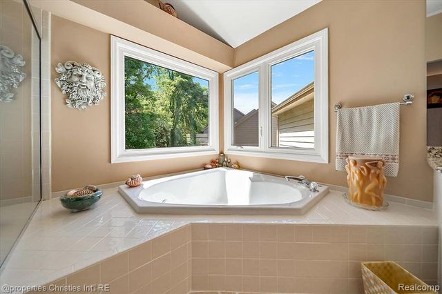 2685 Elizabeth Lane, West Bloomfield, MI 48324