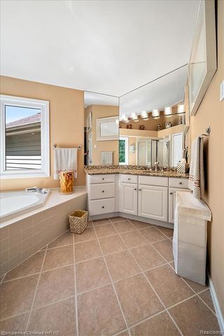 2685 Elizabeth Lane, West Bloomfield, MI 48324