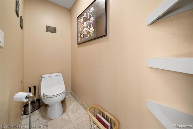 2685 Elizabeth Lane, West Bloomfield, MI 48324