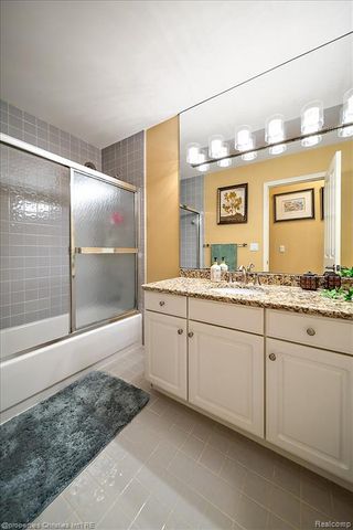 2685 Elizabeth Lane, West Bloomfield, MI 48324