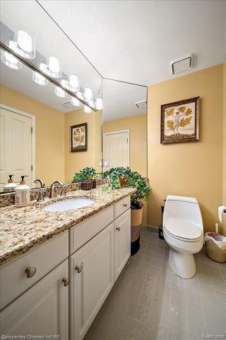2685 Elizabeth Lane, West Bloomfield, MI 48324