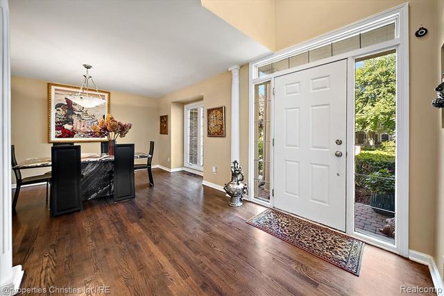 2685 Elizabeth Lane, West Bloomfield, MI 48324