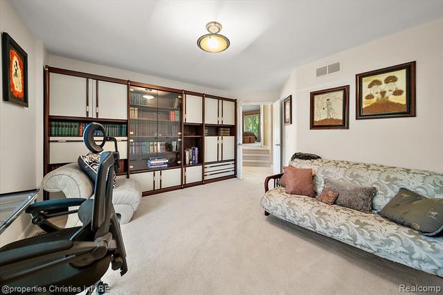 2685 Elizabeth Lane, West Bloomfield, MI 48324