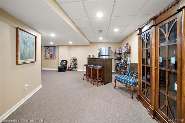 2685 Elizabeth Lane, West Bloomfield, MI 48324