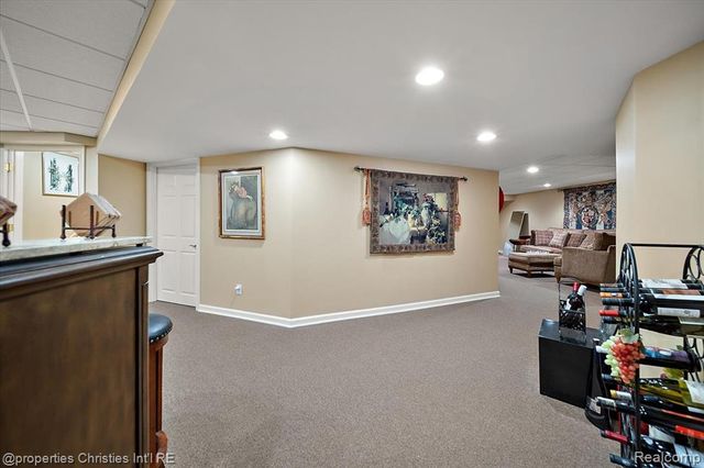 2685 Elizabeth Lane, West Bloomfield, MI 48324