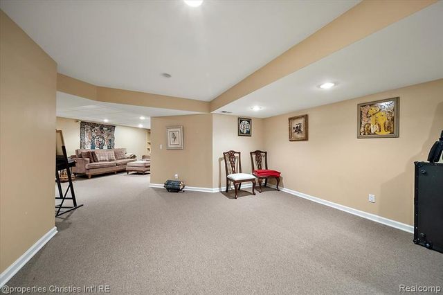 2685 Elizabeth Lane, West Bloomfield, MI 48324