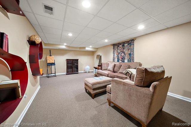 2685 Elizabeth Lane, West Bloomfield, MI 48324