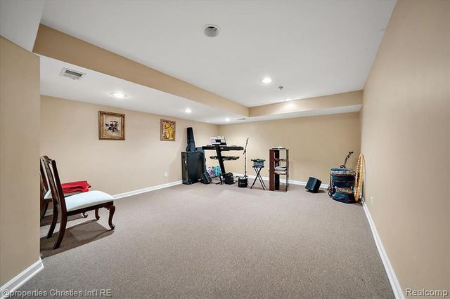 2685 Elizabeth Lane, West Bloomfield, MI 48324