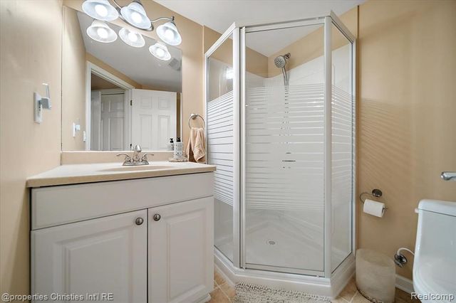 2685 Elizabeth Lane, West Bloomfield, MI 48324