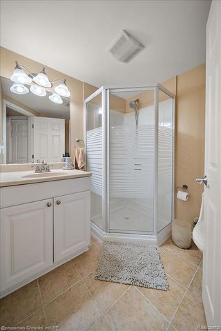 2685 Elizabeth Lane, West Bloomfield, MI 48324
