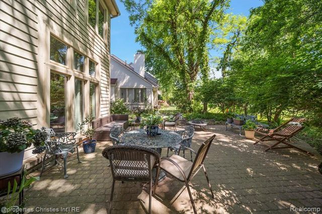 2685 Elizabeth Lane, West Bloomfield, MI 48324