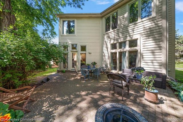 2685 Elizabeth Lane, West Bloomfield, MI 48324