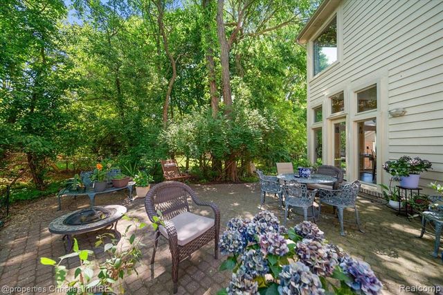2685 Elizabeth Lane, West Bloomfield, MI 48324