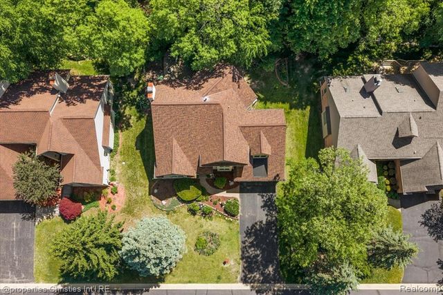 2685 Elizabeth Lane, West Bloomfield, MI 48324